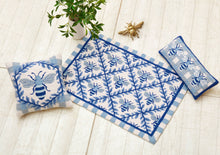 Bee Trellis Hook Rug