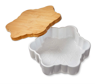 Snowflake Baker With Lid & Trivet